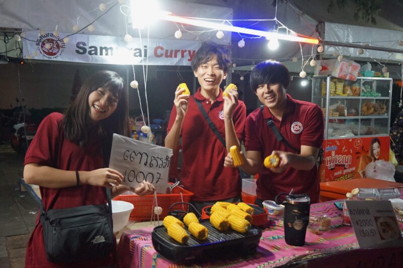 サムライカレー 露天販売の様子