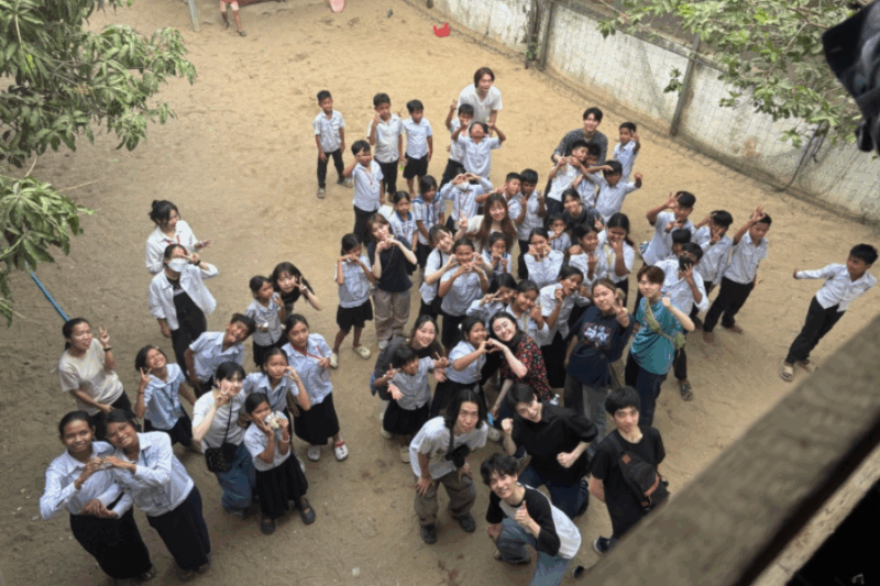 サムライカレー 学生たちの集合写真