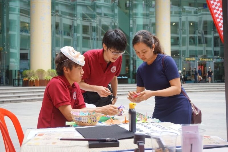 サムライカレーの学生の活動の様子