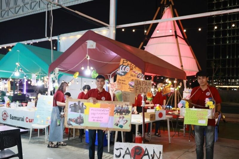 サムライカレーの学生の販売の様子