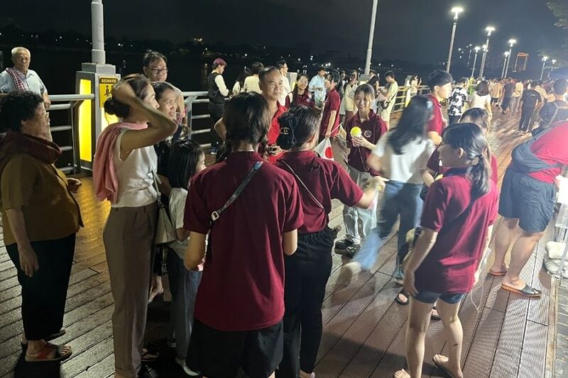 サムライカレーの学生たちが活動する様子